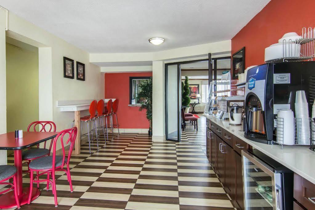 Econo Lodge Weldon - Roanoke Rapids Экстерьер фото